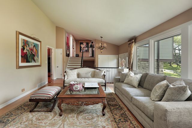 370 Charal Lane, Highland Park, IL 60035