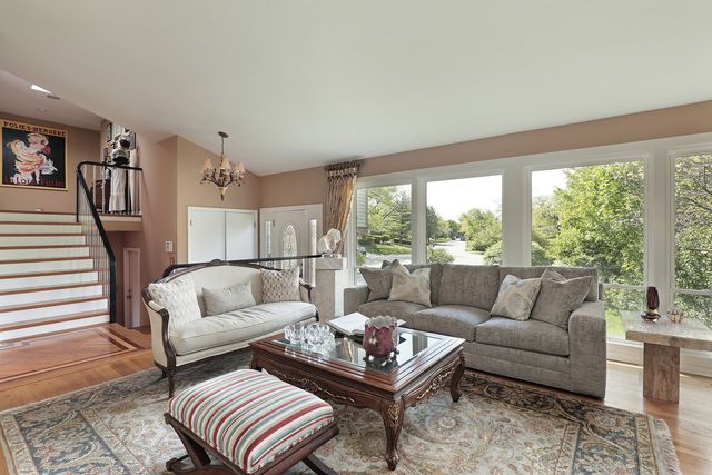 370 Charal Lane, Highland Park, IL 60035