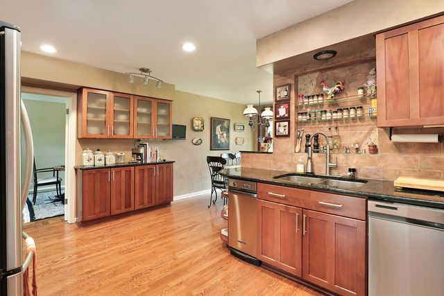 370 Charal Lane, Highland Park, IL 60035