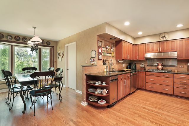 370 Charal Lane, Highland Park, IL 60035