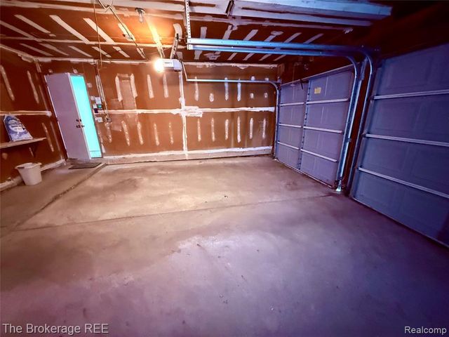 1295 W Fairview Lane, Rochester Hills, MI 48306