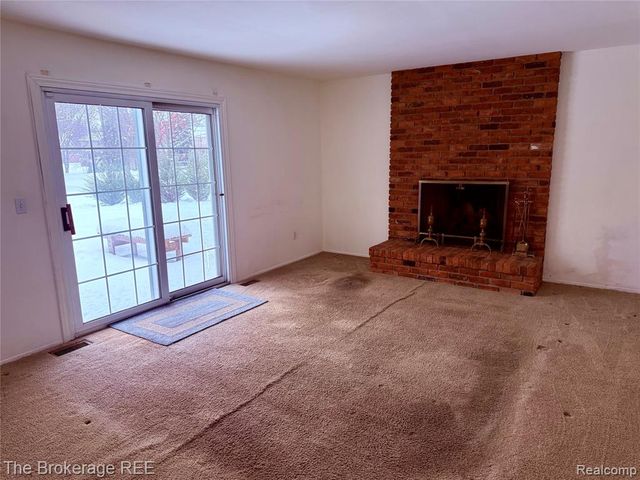 1295 W Fairview Lane, Rochester Hills, MI 48306