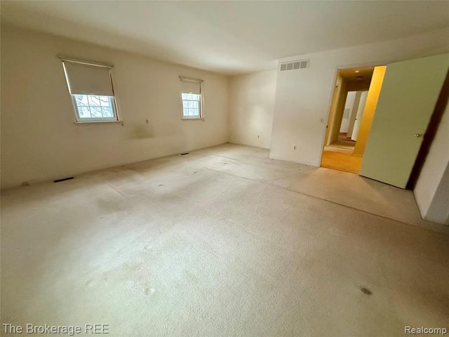 1295 W Fairview Lane, Rochester Hills, MI 48306