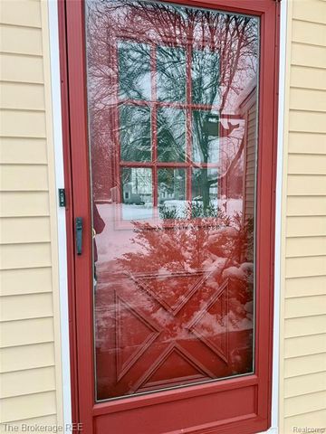 1295 W Fairview Lane, Rochester Hills, MI 48306