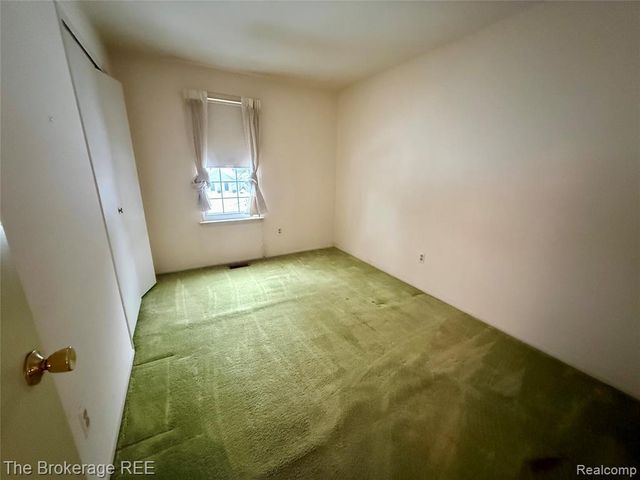 1295 W Fairview Lane, Rochester Hills, MI 48306