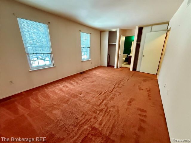 1295 W Fairview Lane, Rochester Hills, MI 48306