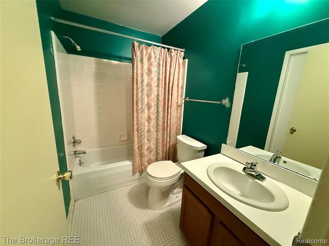 1295 W Fairview Lane, Rochester Hills, MI 48306