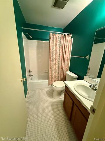 1295 W Fairview Lane, Rochester Hills, MI 48306