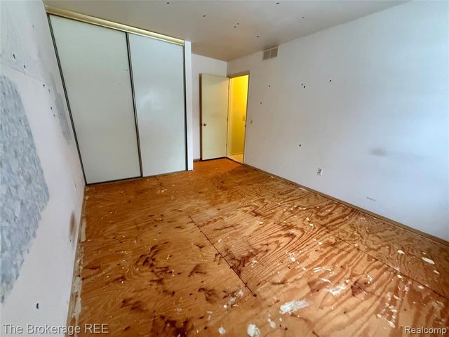 1295 W Fairview Lane, Rochester Hills, MI 48306