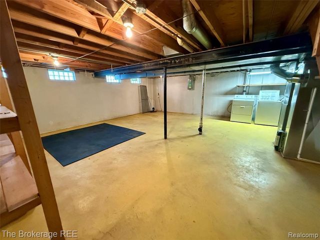 1295 W Fairview Lane, Rochester Hills, MI 48306