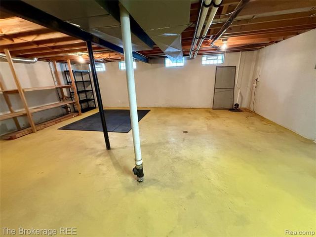 1295 W Fairview Lane, Rochester Hills, MI 48306