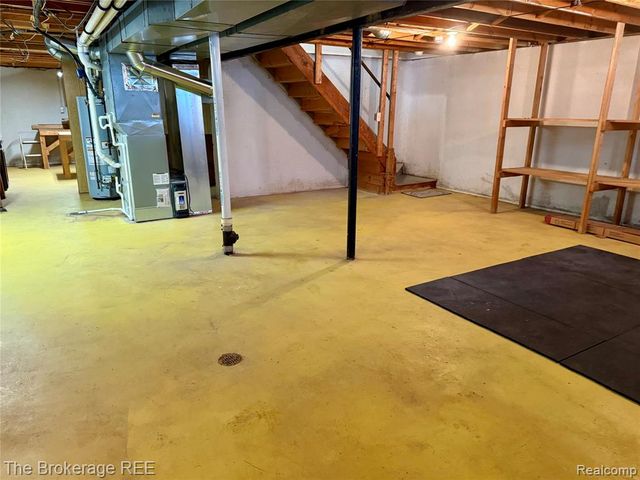 1295 W Fairview Lane, Rochester Hills, MI 48306