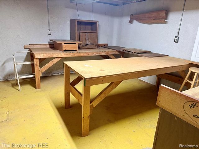 1295 W Fairview Lane, Rochester Hills, MI 48306