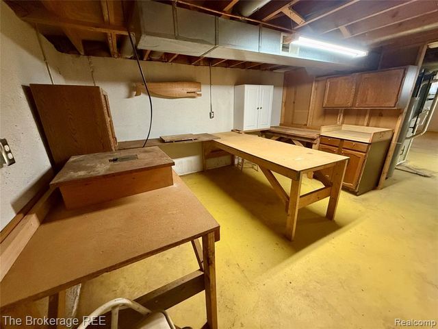 1295 W Fairview Lane, Rochester Hills, MI 48306