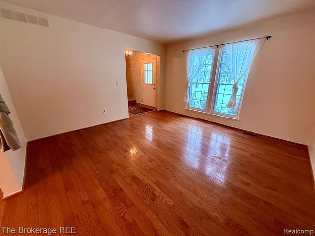 1295 W Fairview Lane, Rochester Hills, MI 48306