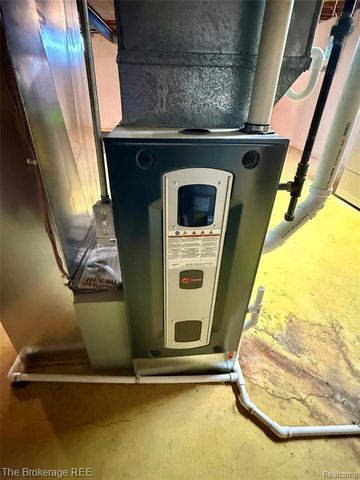 1295 W Fairview Lane, Rochester Hills, MI 48306