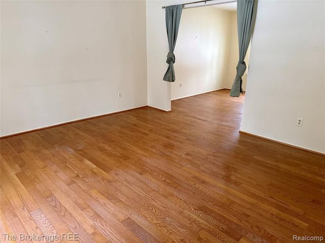 1295 W Fairview Lane, Rochester Hills, MI 48306