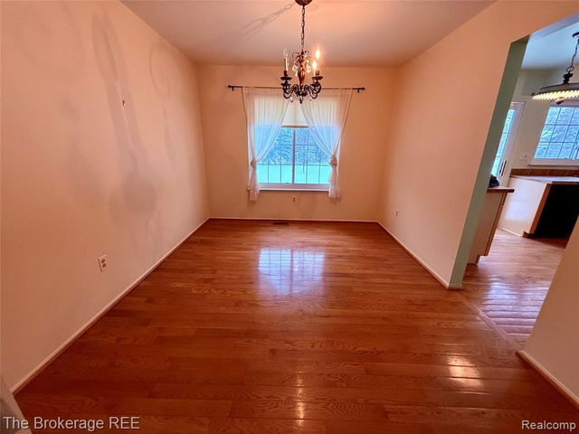 1295 W Fairview Lane, Rochester Hills, MI 48306