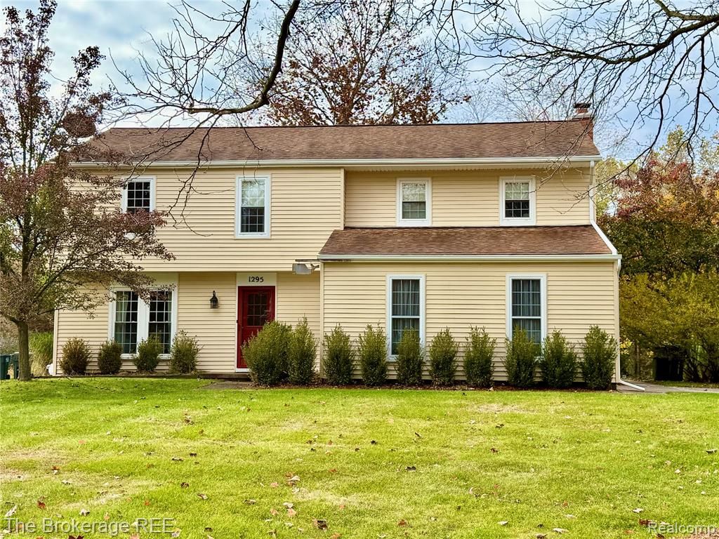 1295 W Fairview Lane, Rochester Hills, MI 48306