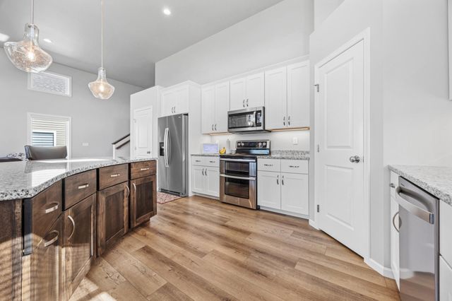 1033 Ashley Drive W, West Fargo, ND 58078