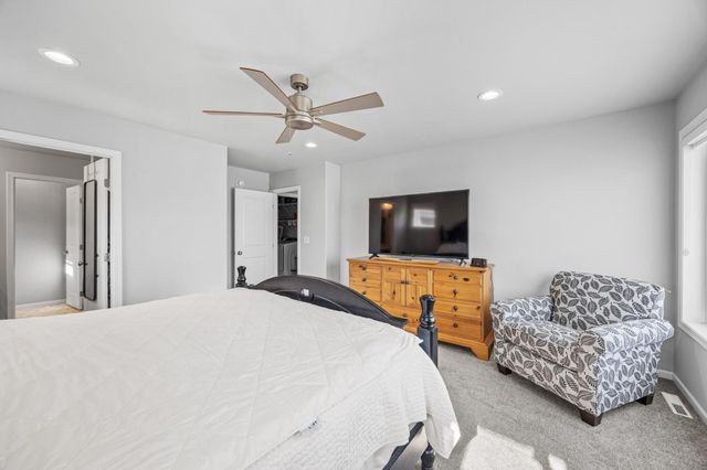 1033 Ashley Drive W, West Fargo, ND 58078