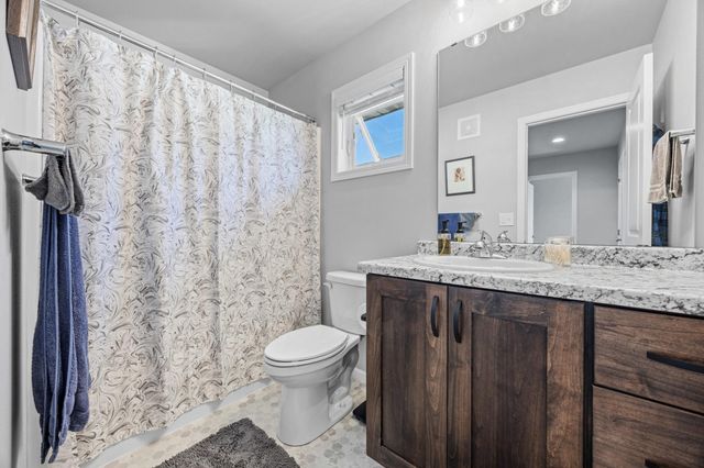 1033 Ashley Drive W, West Fargo, ND 58078