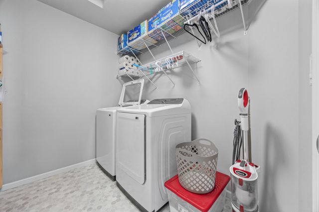 1033 Ashley Drive W, West Fargo, ND 58078