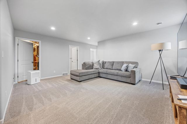 1033 Ashley Drive W, West Fargo, ND 58078