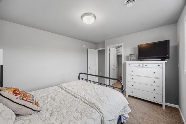 1033 Ashley Drive W, West Fargo, ND 58078