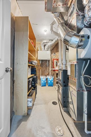 1033 Ashley Drive W, West Fargo, ND 58078