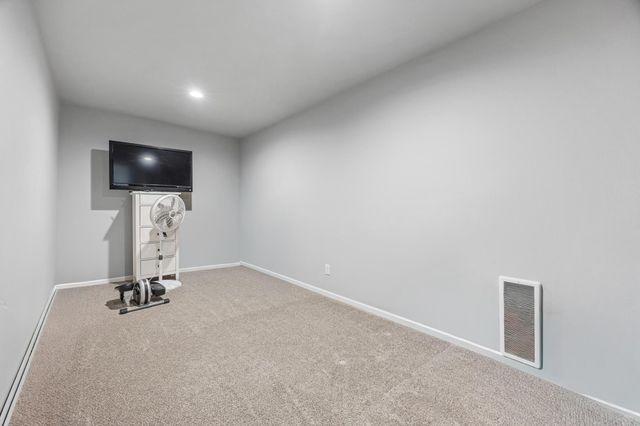 1033 Ashley Drive W, West Fargo, ND 58078