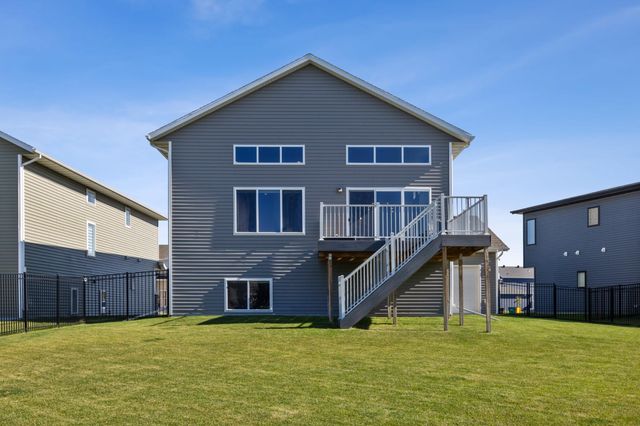 1033 Ashley Drive W, West Fargo, ND 58078