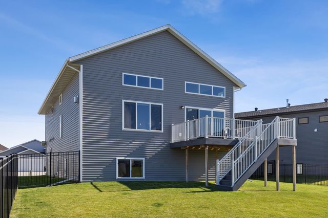 1033 Ashley Drive W, West Fargo, ND 58078