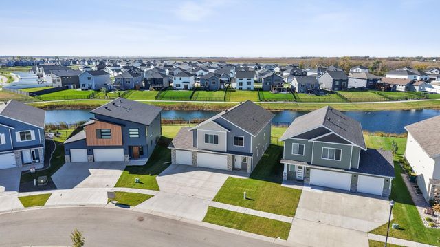 1033 Ashley Drive W, West Fargo, ND 58078