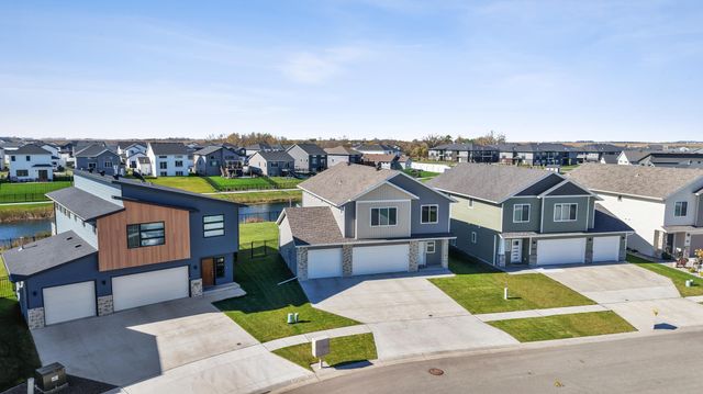 1033 Ashley Drive W, West Fargo, ND 58078