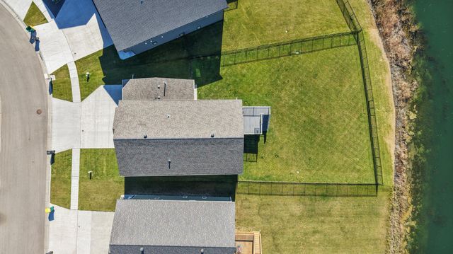 1033 Ashley Drive W, West Fargo, ND 58078