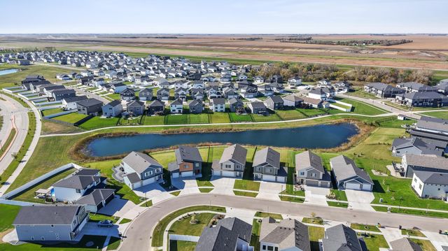 1033 Ashley Drive W, West Fargo, ND 58078