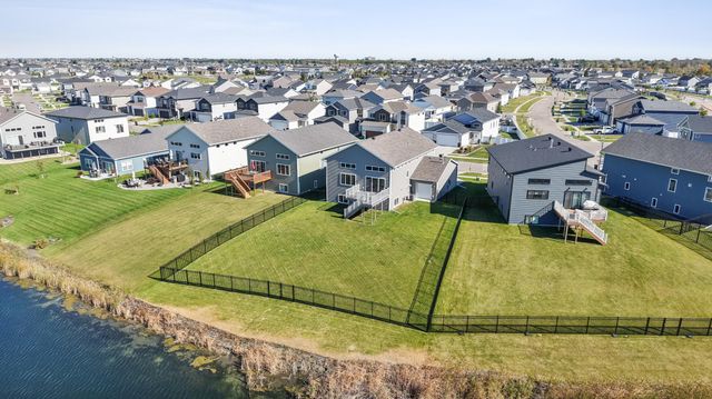 1033 Ashley Drive W, West Fargo, ND 58078