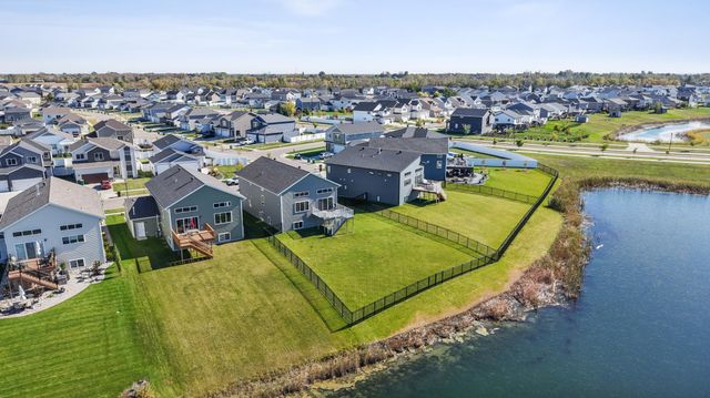 1033 Ashley Drive W, West Fargo, ND 58078