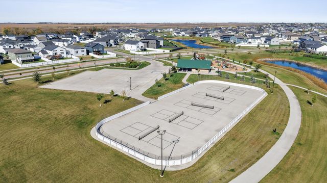 1033 Ashley Drive W, West Fargo, ND 58078