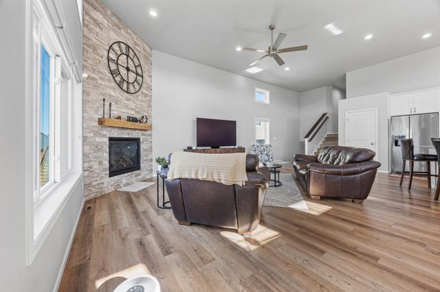 1033 Ashley Drive W, West Fargo, ND 58078