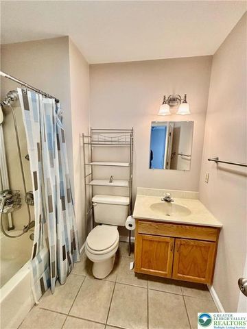 207 Stephanie Drive, Palmer Twp, PA 18045