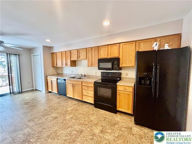 207 Stephanie Drive, Palmer Twp, PA 18045