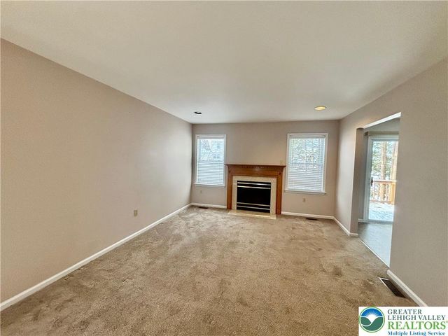 207 Stephanie Drive, Palmer Twp, PA 18045