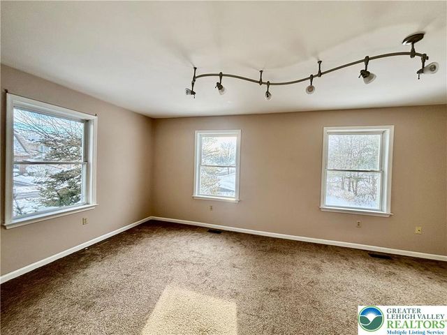 207 Stephanie Drive, Palmer Twp, PA 18045