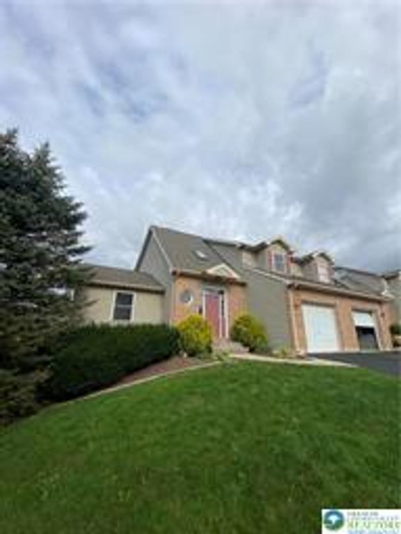 207 Stephanie Drive, Palmer Twp, PA 18045