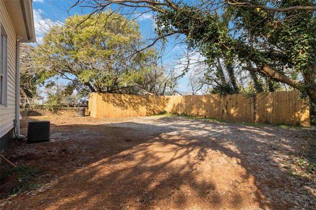 949 E Solomon E Street, Griffin, GA 30223