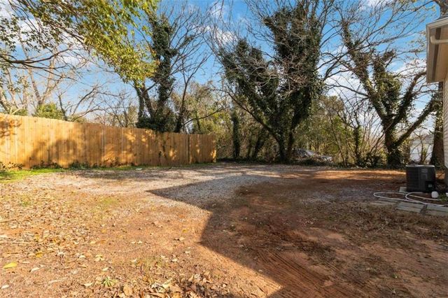 949 E Solomon E Street, Griffin, GA 30223