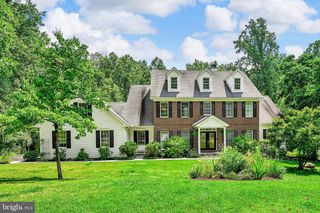 2475 WOODLAND HILLS CT, Hellertown, PA 18055