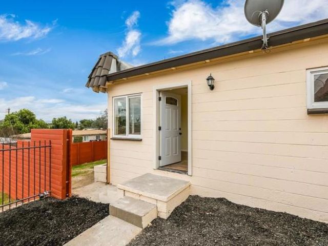 3584 86 Chamoune Avenue, San Diego, CA 92105